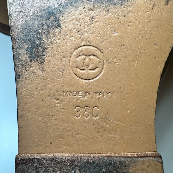 CHANEL
Beige Velvet CC Chain Flat Sandals Size 38C - Picture 3 of 6